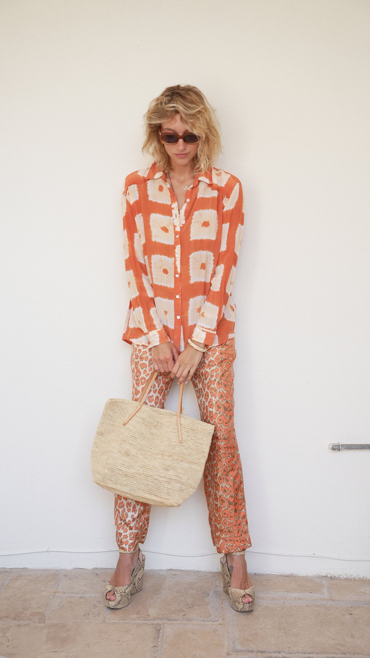 The printed look, full length against the wall
